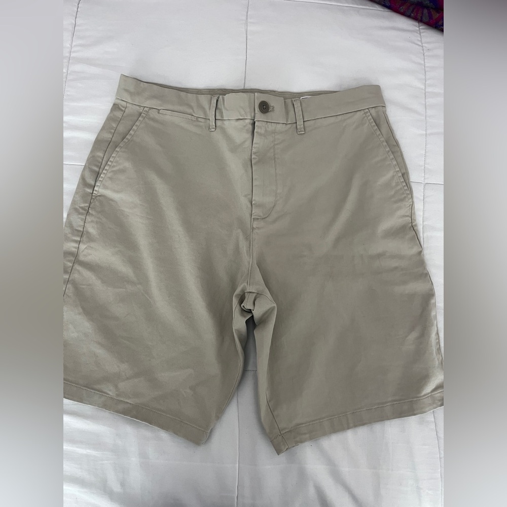 Gap men’s khaki shorts size 33